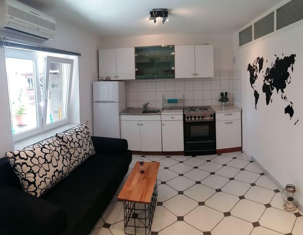 Apartment Melany Senj  Buitenkant foto